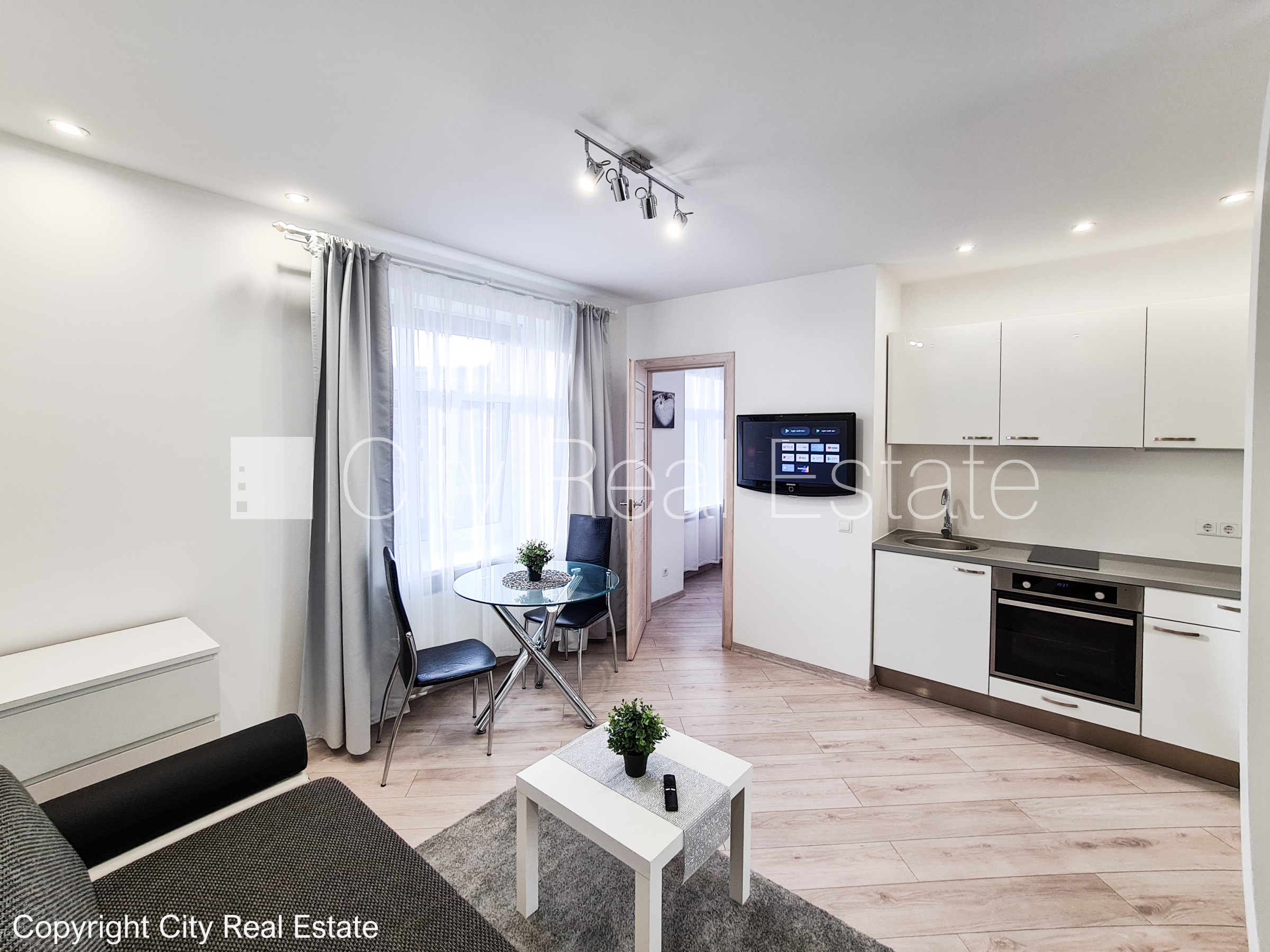 Sludinājumi. Projekts - Miera 86, fasādes māja, renovēta māja, ieeja no ielas, kāpņu telpa pēc kosmētiskā Cena: 400 EUR/mēn Foto #2