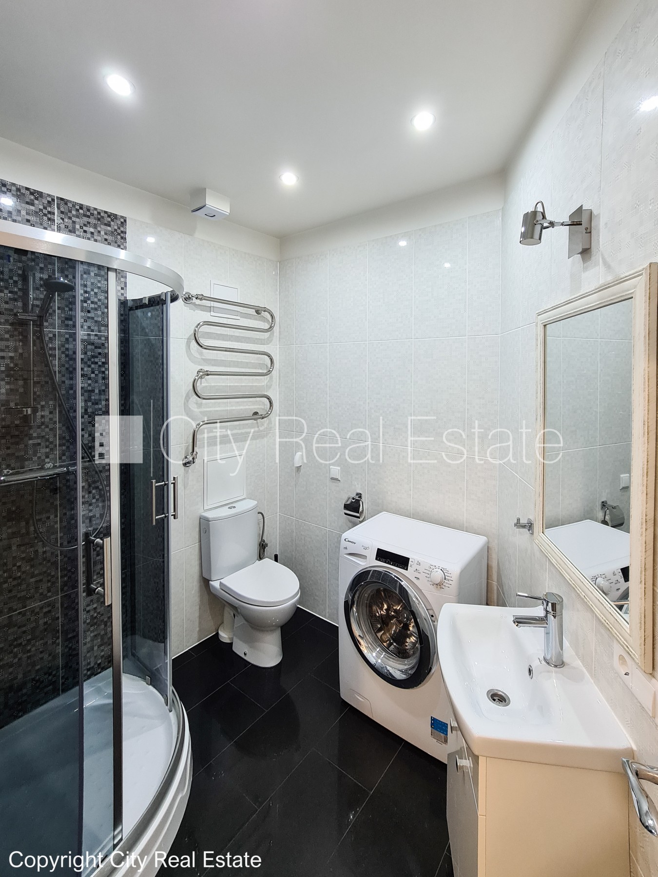 Sludinājumi. Projekts - Miera 86, fasādes māja, renovēta māja, ieeja no ielas, kāpņu telpa pēc kosmētiskā Cena: 400 EUR/mēn Foto #11