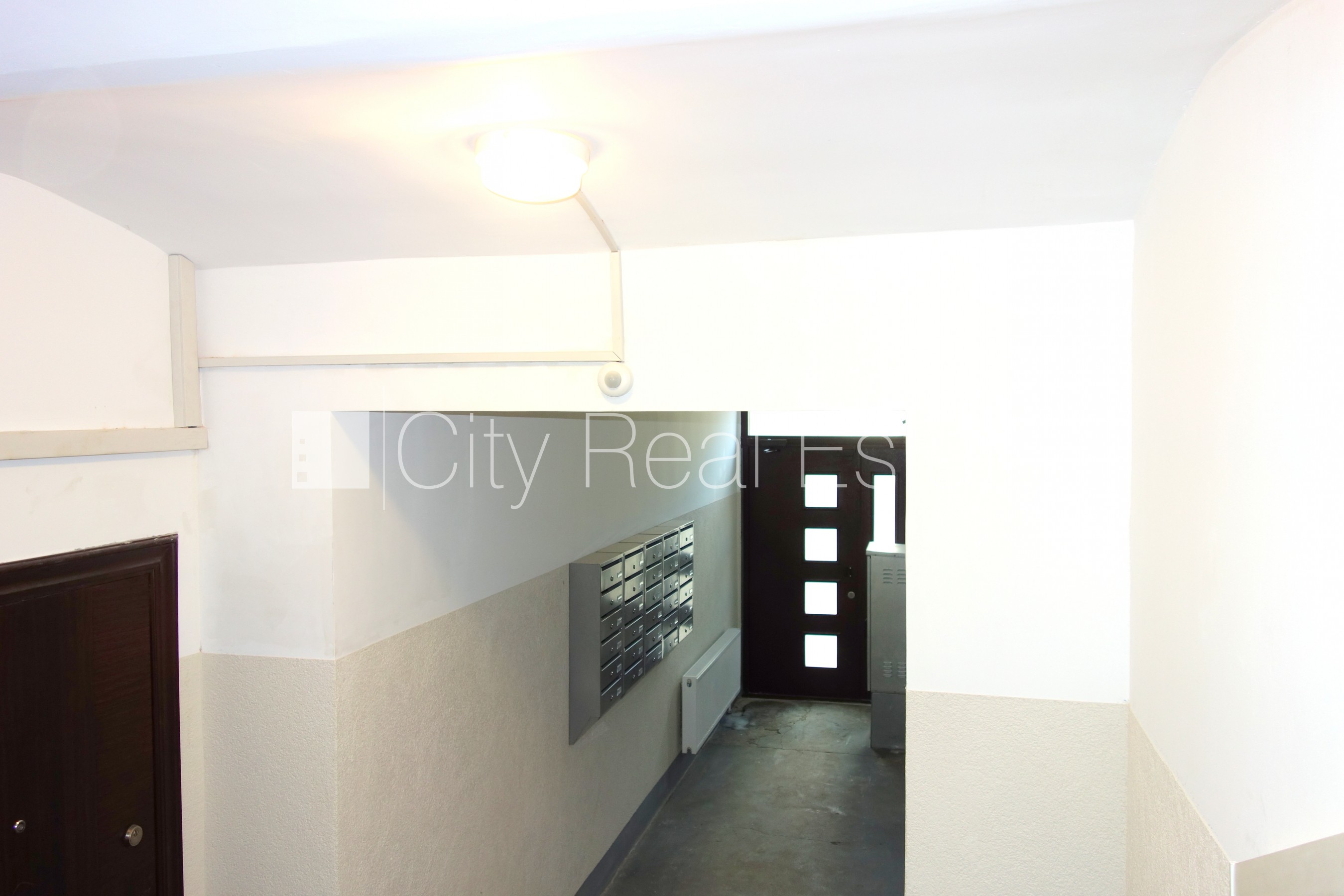 Sludinājumi. Projekts - Miera 86, fasādes māja, renovēta māja, ieeja no ielas, kāpņu telpa pēc kosmētiskā Cena: 400 EUR/mēn Foto #17