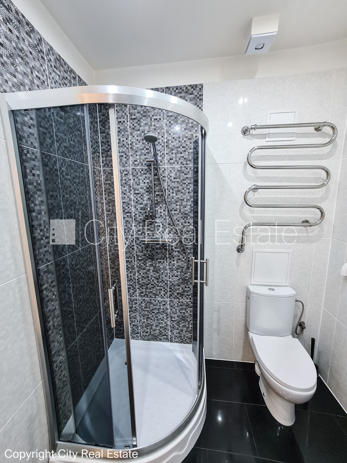 Sludinājumi. Projekts - Miera 86, fasādes māja, renovēta māja, ieeja no ielas, kāpņu telpa pēc kosmētiskā Cena: 400 EUR/mēn Foto #12