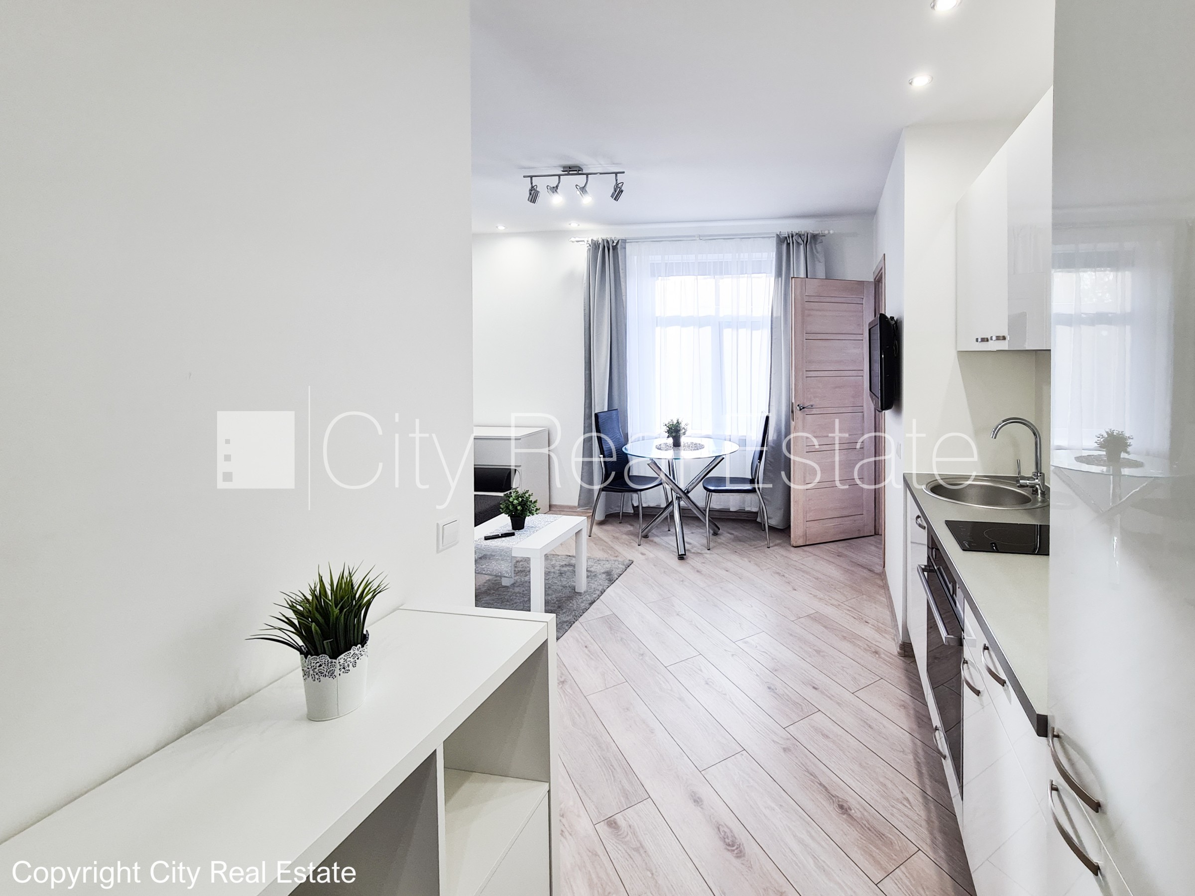 Sludinājumi. Projekts - Miera 86, fasādes māja, renovēta māja, ieeja no ielas, kāpņu telpa pēc kosmētiskā Cena: 400 EUR/mēn Foto #9