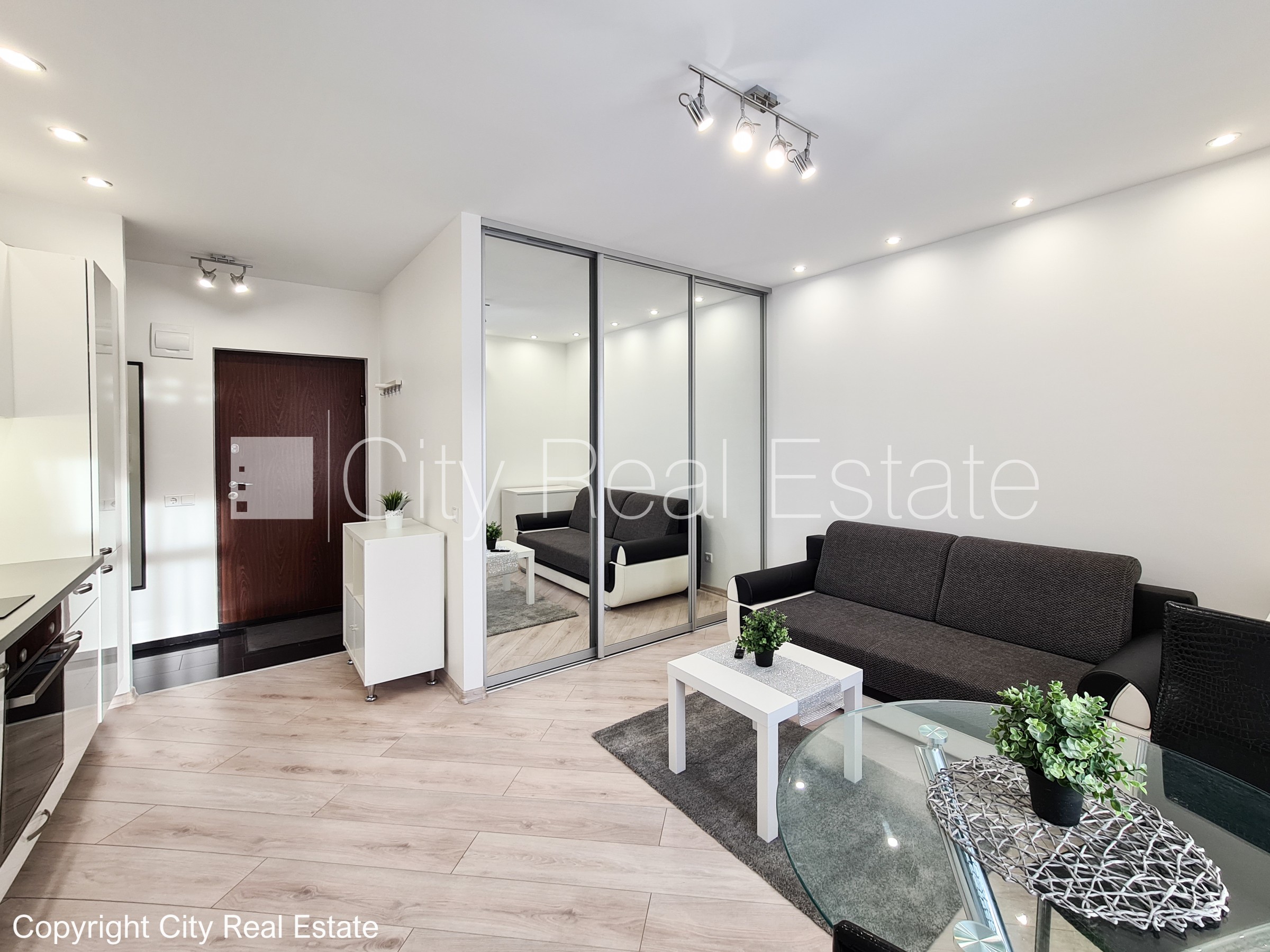 Sludinājumi. Projekts - Miera 86, fasādes māja, renovēta māja, ieeja no ielas, kāpņu telpa pēc kosmētiskā Cena: 400 EUR/mēn Foto #4