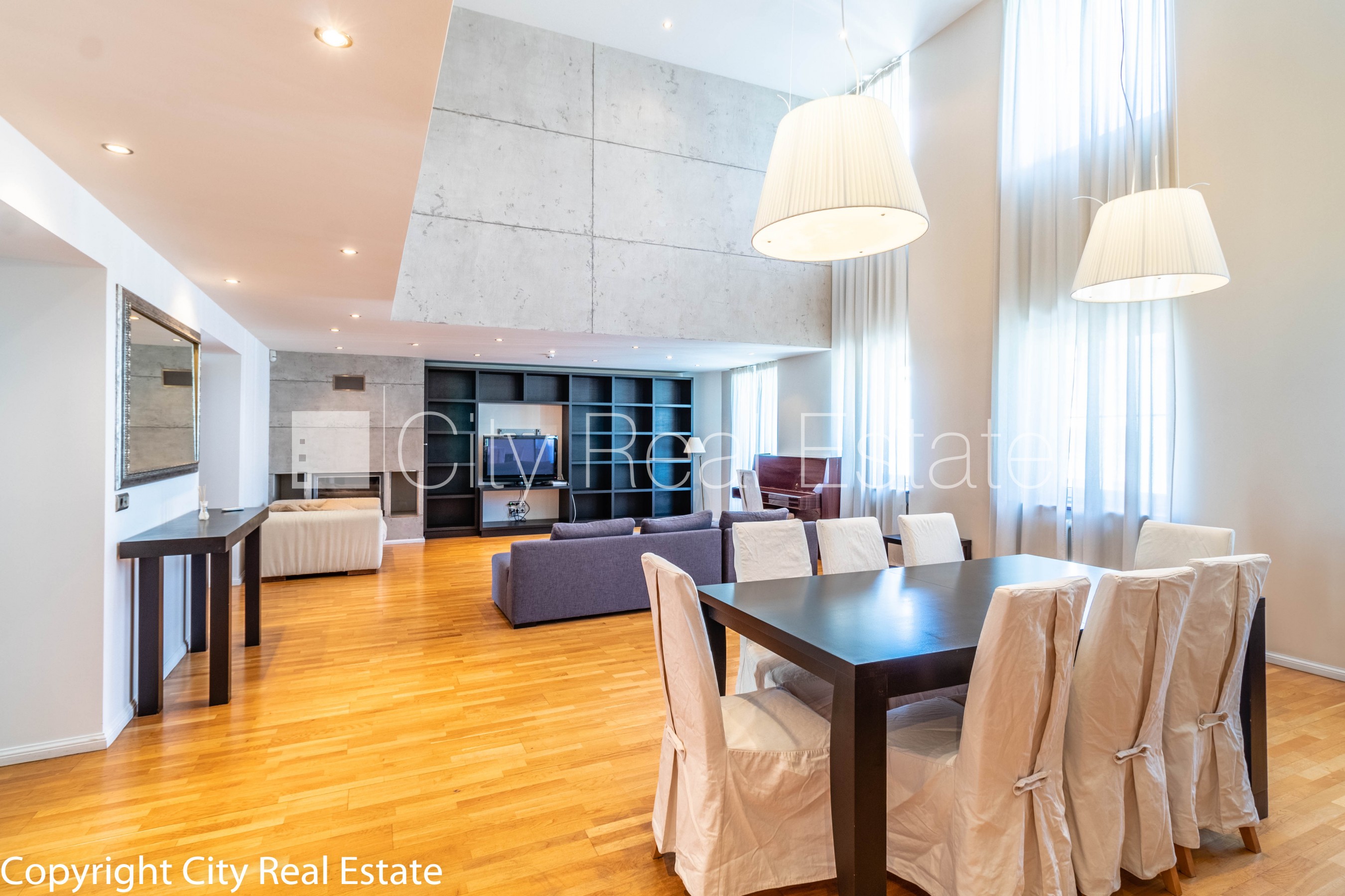 Sludinājumi. Fasādes māja, slēgts pagalms, vieta automašīnai, luksuss apartamenti , ir lifts, trīs balkoni, logi Cena: 475000 EUR Foto #1