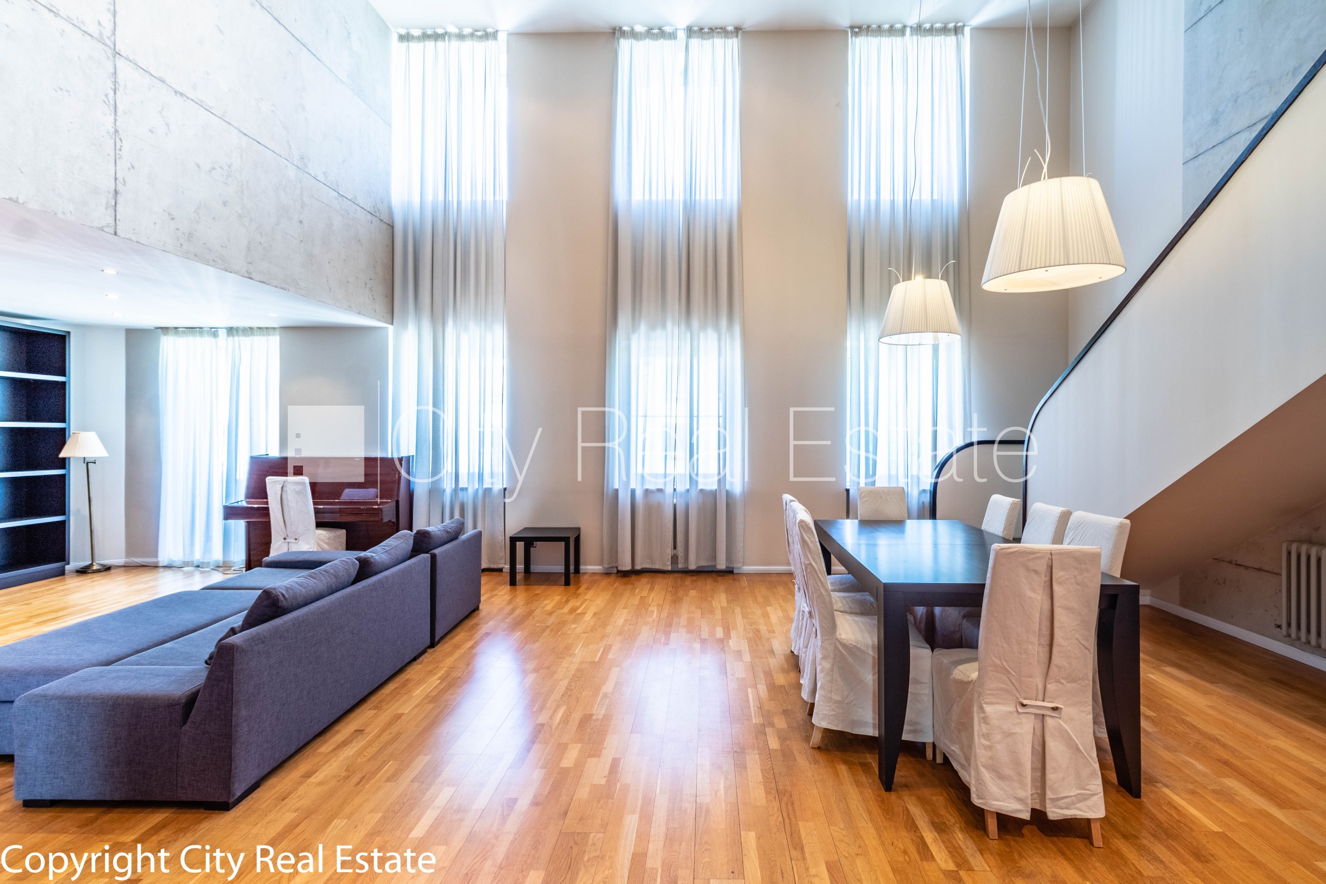 Sludinājumi. Fasādes māja, slēgts pagalms, vieta automašīnai, luksuss apartamenti , ir lifts, trīs balkoni, logi Cena: 475000 EUR Foto #5