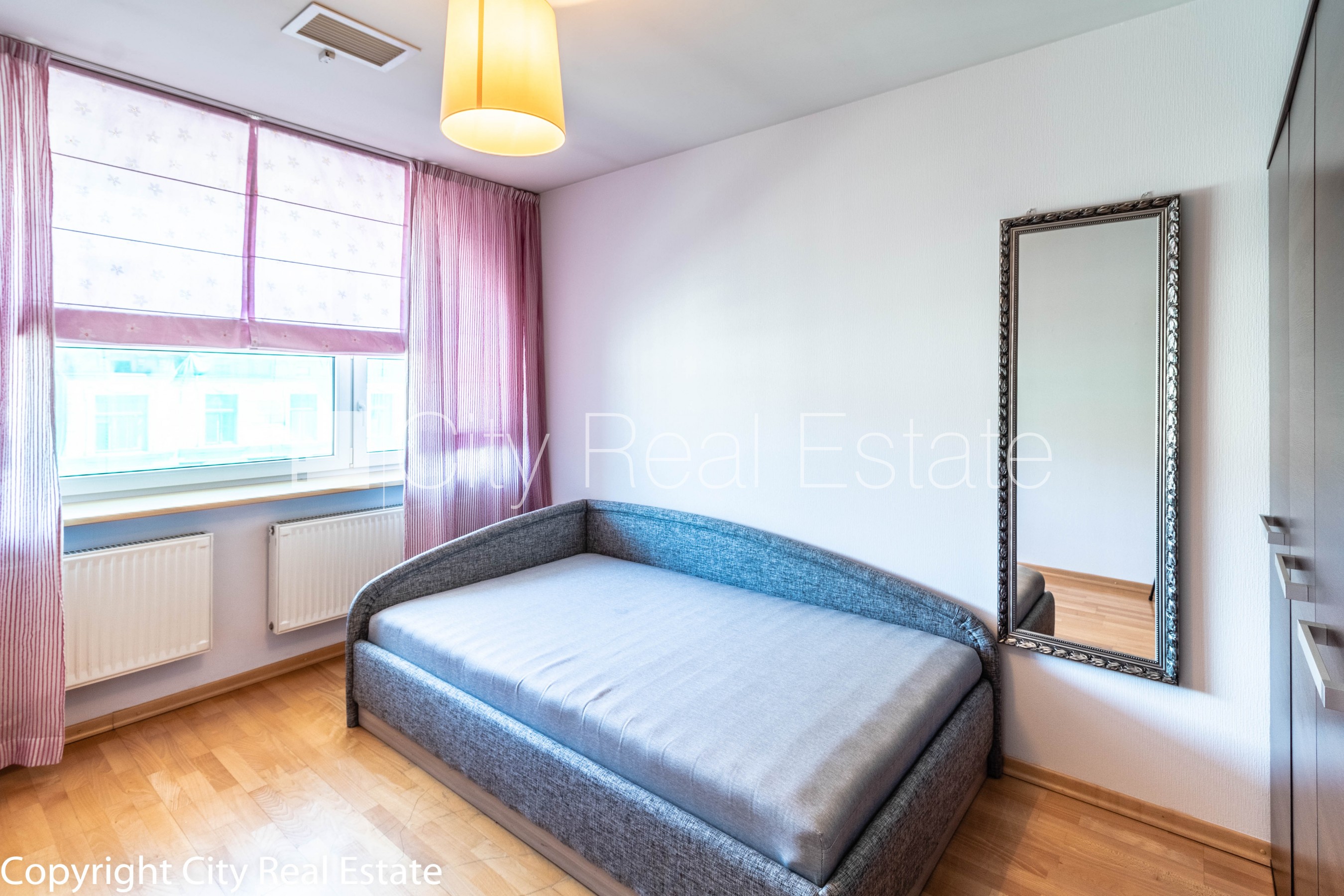 Sludinājumi. Fasādes māja, slēgts pagalms, vieta automašīnai, luksuss apartamenti , ir lifts, trīs balkoni, logi Cena: 475000 EUR Foto #14