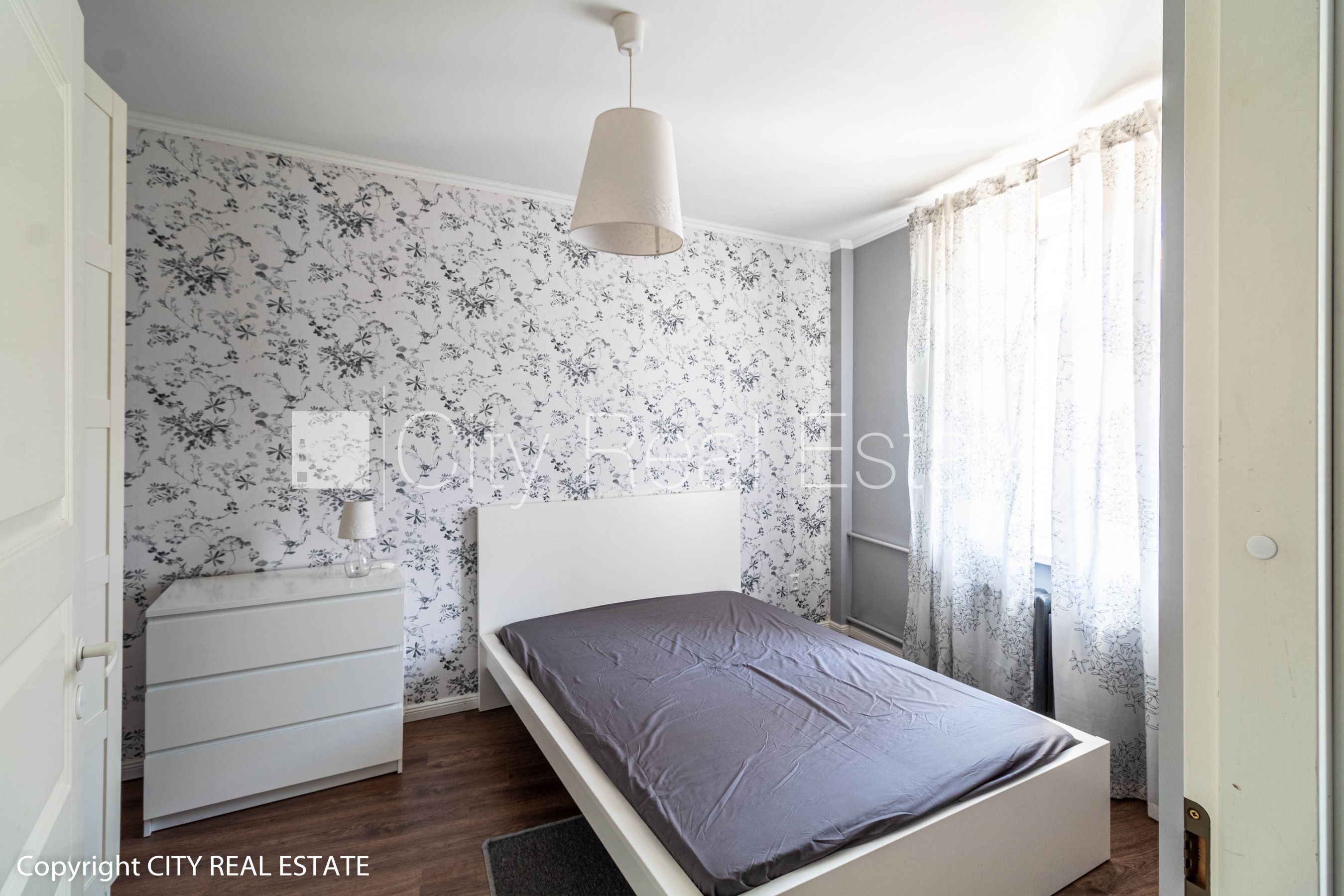 Sludinājumi. Slēgts pagalms, kāpņu telpa pēc kosmētiskā remonta, logi vērsti uz pagalma pusi, virtuve, centrālā Cena: 450 EUR/mēn Foto #3