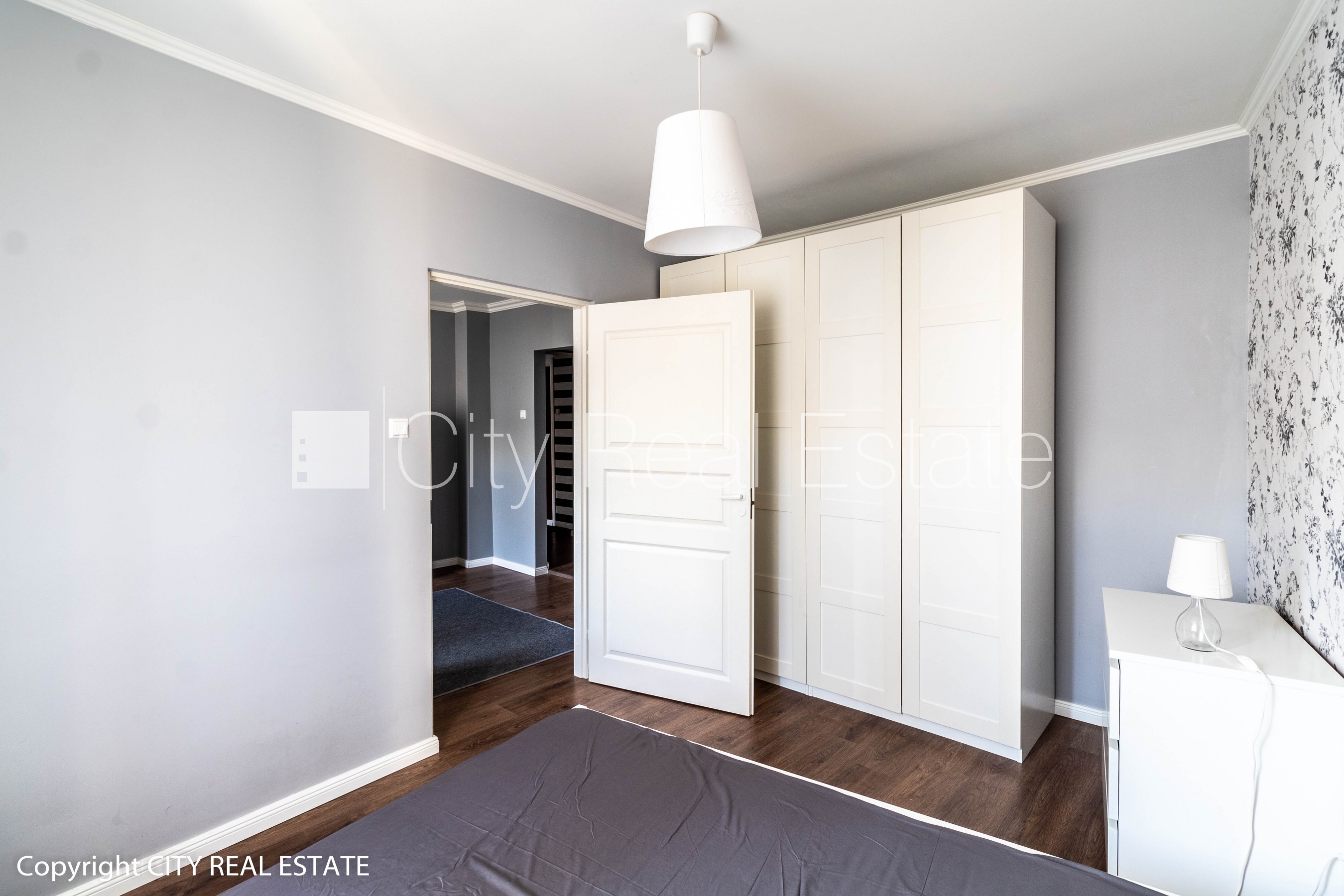 Sludinājumi. Slēgts pagalms, kāpņu telpa pēc kosmētiskā remonta, logi vērsti uz pagalma pusi, virtuve, centrālā Cena: 450 EUR/mēn Foto #6