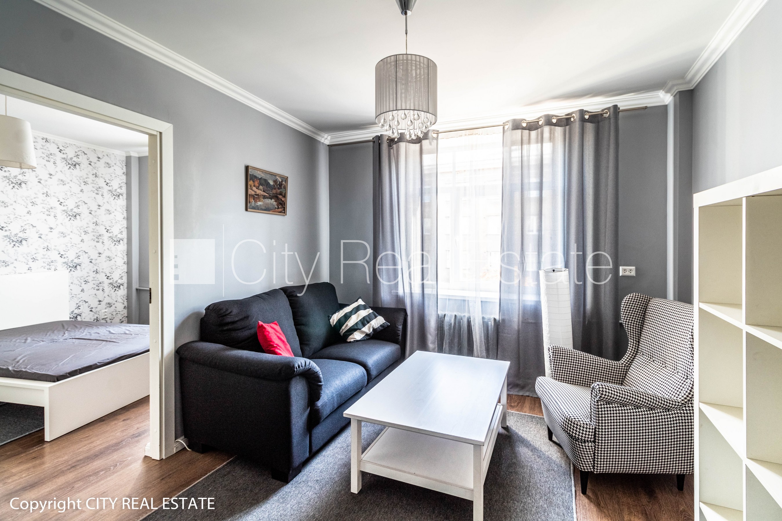 Sludinājumi. Slēgts pagalms, kāpņu telpa pēc kosmētiskā remonta, logi vērsti uz pagalma pusi, virtuve, centrālā Cena: 450 EUR/mēn Foto #2