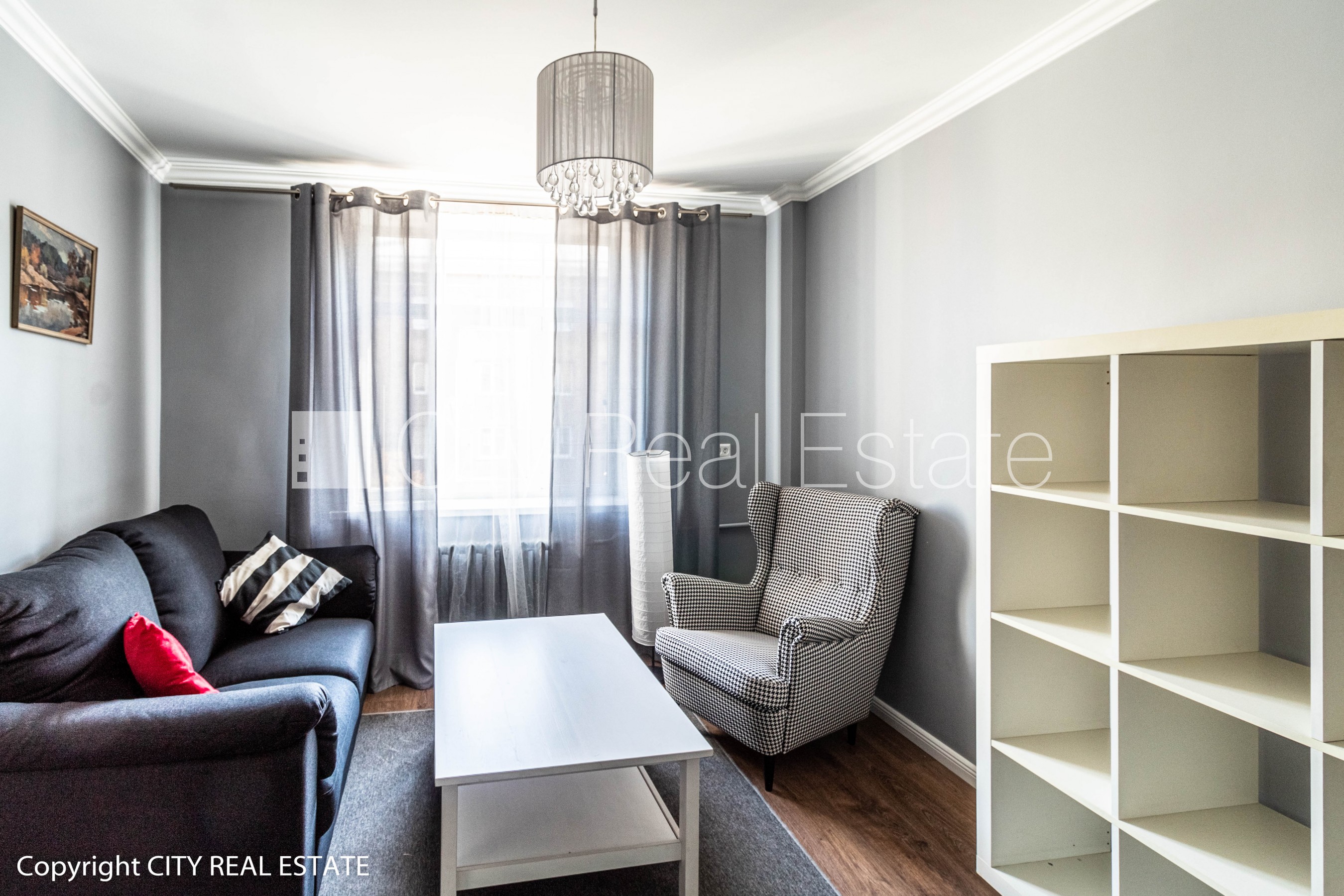 Sludinājumi. Slēgts pagalms, kāpņu telpa pēc kosmētiskā remonta, logi vērsti uz pagalma pusi, virtuve, centrālā Cena: 450 EUR/mēn Foto #1