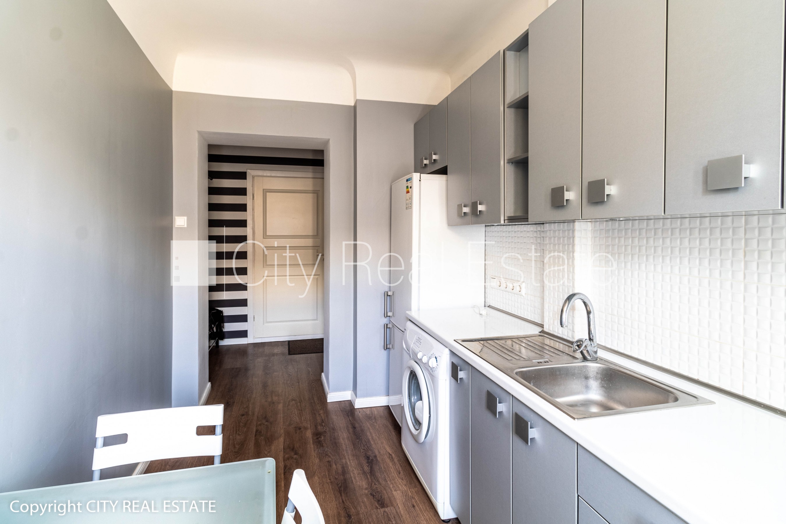 Sludinājumi. Slēgts pagalms, kāpņu telpa pēc kosmētiskā remonta, logi vērsti uz pagalma pusi, virtuve, centrālā Cena: 450 EUR/mēn Foto #9