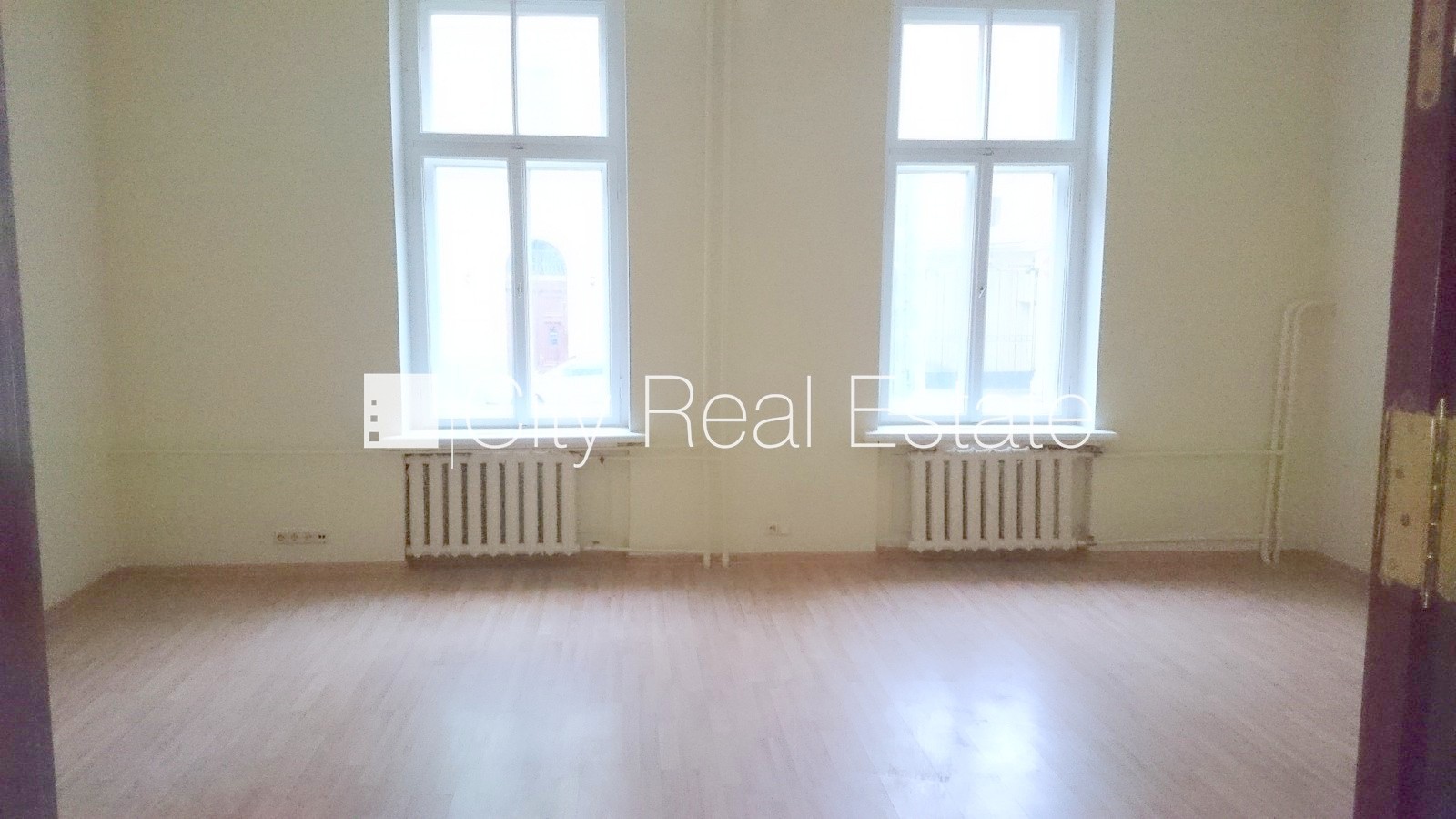 Объявление. Фасадный дом, реновированный дом, вход с улицы, бельэтаж, лифт, лестничная клетка после Цена: 1704 EUR/мес. Foto #4