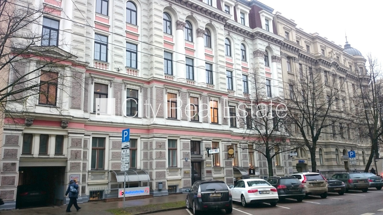 Объявление. Фасадный дом, реновированный дом, вход с улицы, бельэтаж, лифт, лестничная клетка после Цена: 1704 EUR/мес. Foto #18