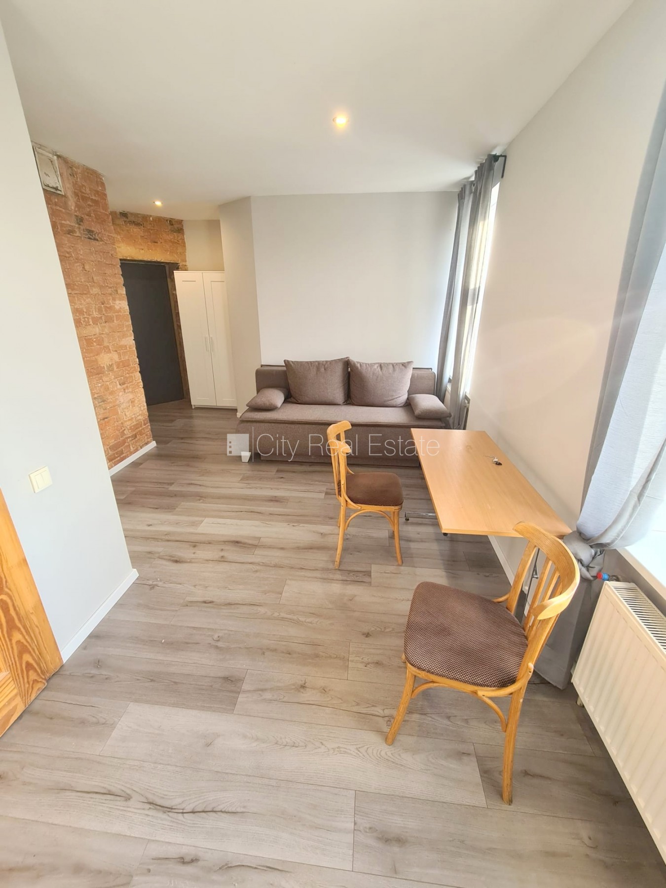 Sludinājumi. Pagalma ēka, renovēta māja, slēgts pagalms, ieeja no ielas un pagalma, kāpņu telpa pēc kosmētiskā Cena: 300 EUR/mēn Foto #7