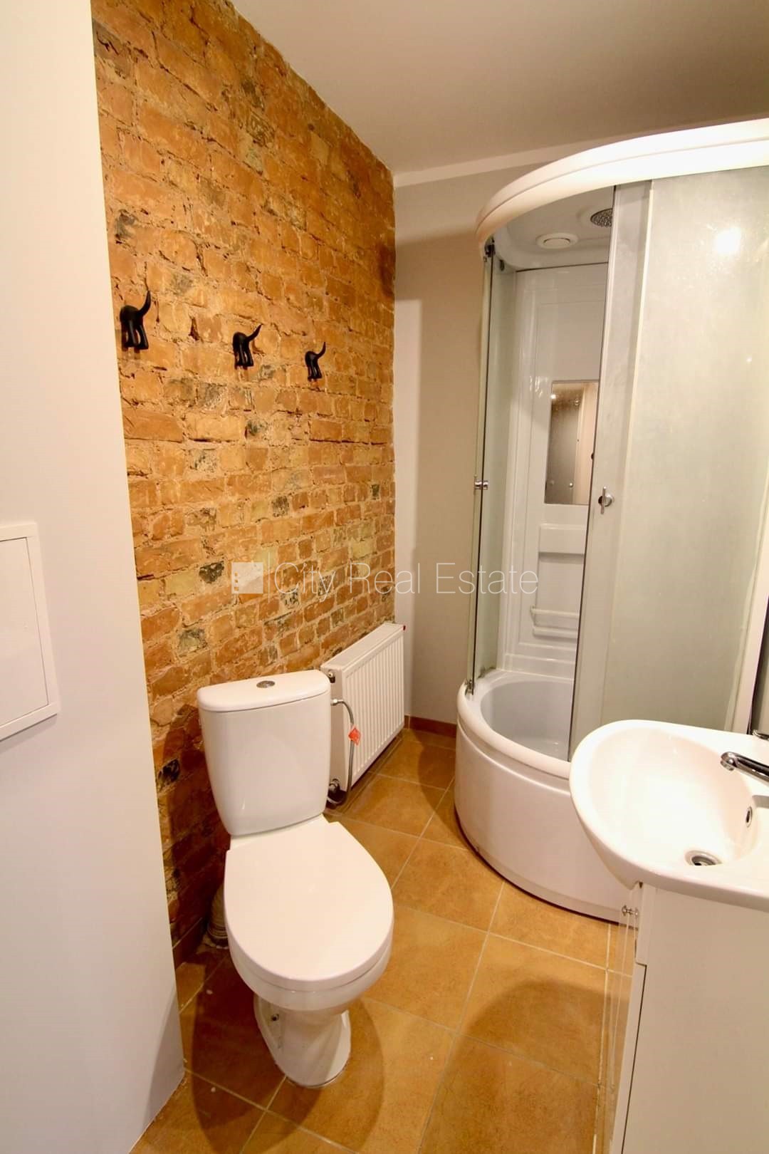 Sludinājumi. Pagalma ēka, renovēta māja, slēgts pagalms, ieeja no ielas, kāpņu telpa pēc kosmētiskā remonta, Cena: 280 EUR/mēn Foto #12