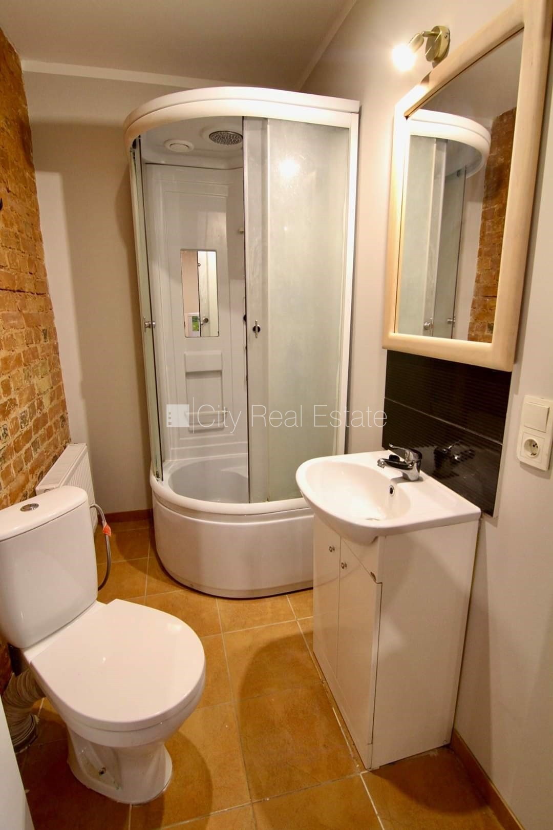 Sludinājumi. Pagalma ēka, renovēta māja, slēgts pagalms, ieeja no ielas, kāpņu telpa pēc kosmētiskā remonta, Cena: 280 EUR/mēn Foto #13