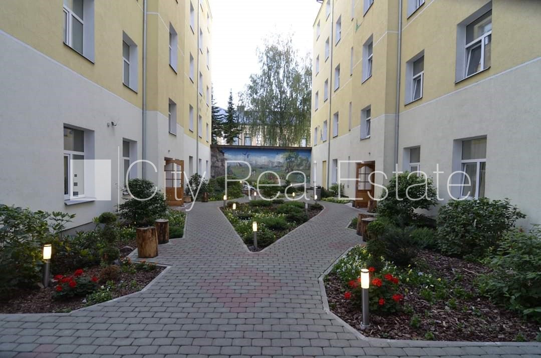 Sludinājumi. Pagalma ēka, renovēta māja, slēgts pagalms, ieeja no ielas, kāpņu telpa pēc kosmētiskā remonta, Cena: 280 EUR/mēn Foto #16