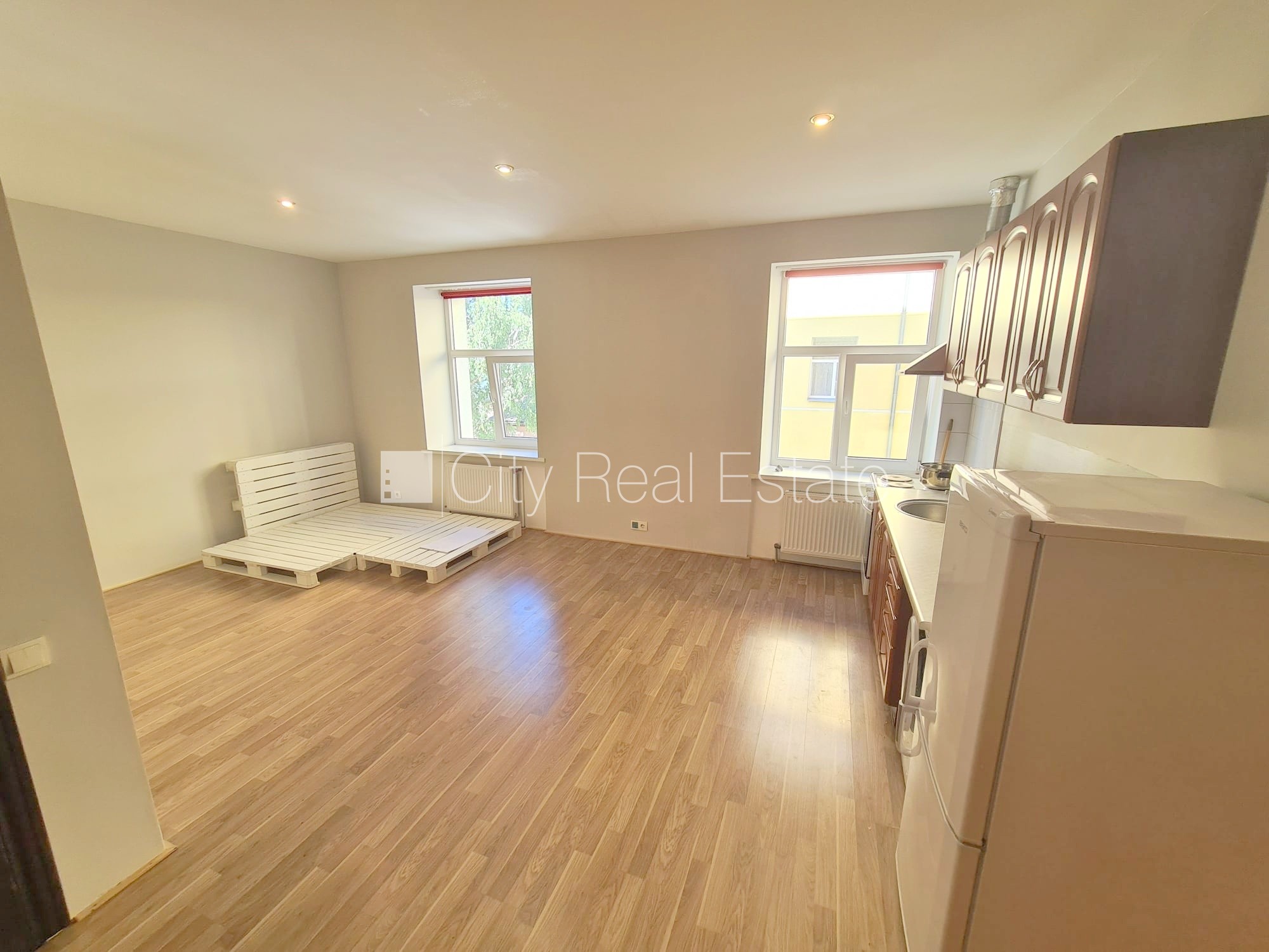 Sludinājumi. Pagalma ēka, renovēta māja, slēgts pagalms, ieeja no ielas, kāpņu telpa pēc kosmētiskā remonta, Cena: 280 EUR/mēn Foto #9