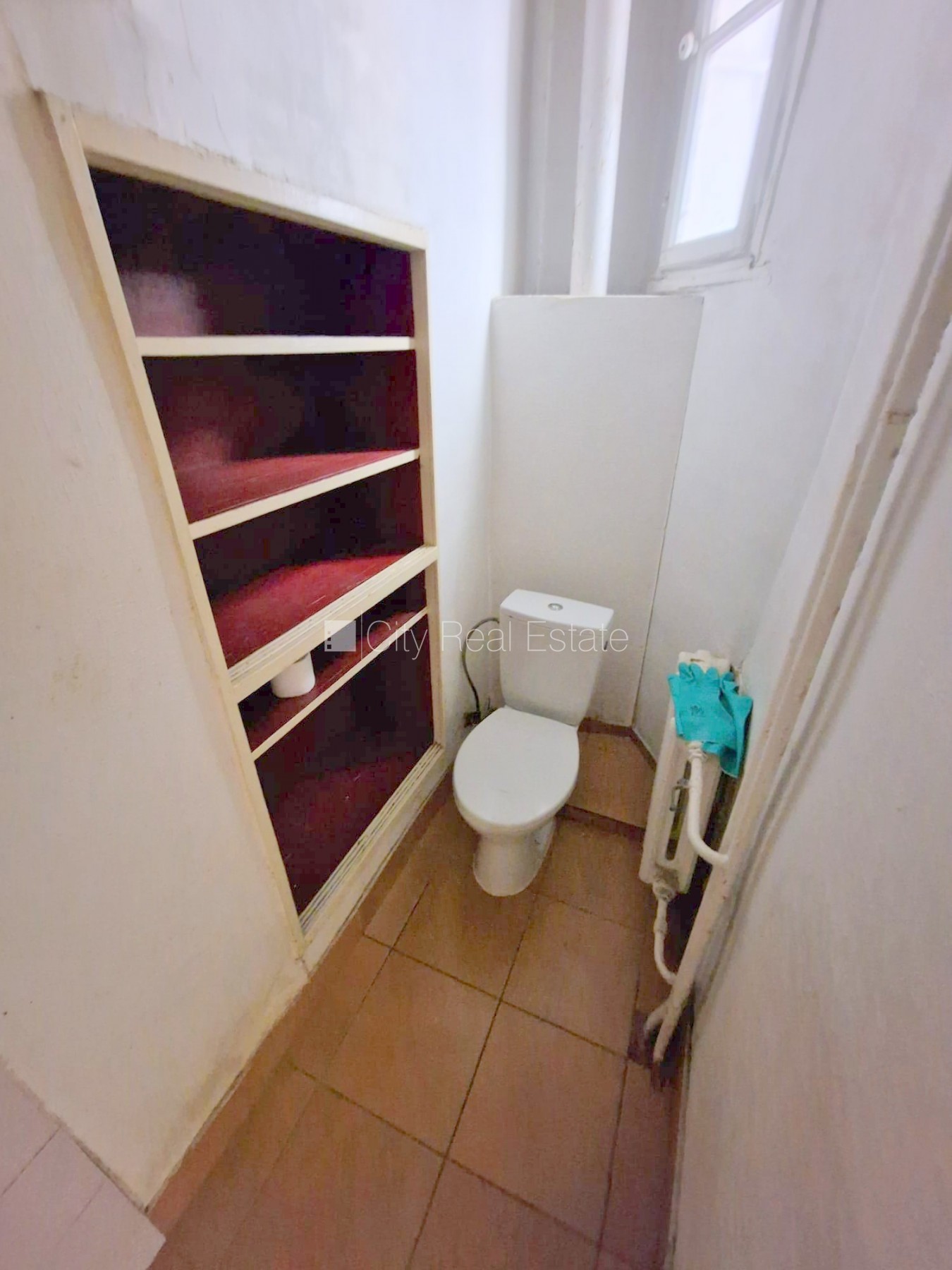 Sludinājumi. Fasādes māja, renovēta māja, vieta automašīnai, ieeja no ielas un pagalma, kāpņu telpa pēc Cena: 270 EUR/mēn Foto #18