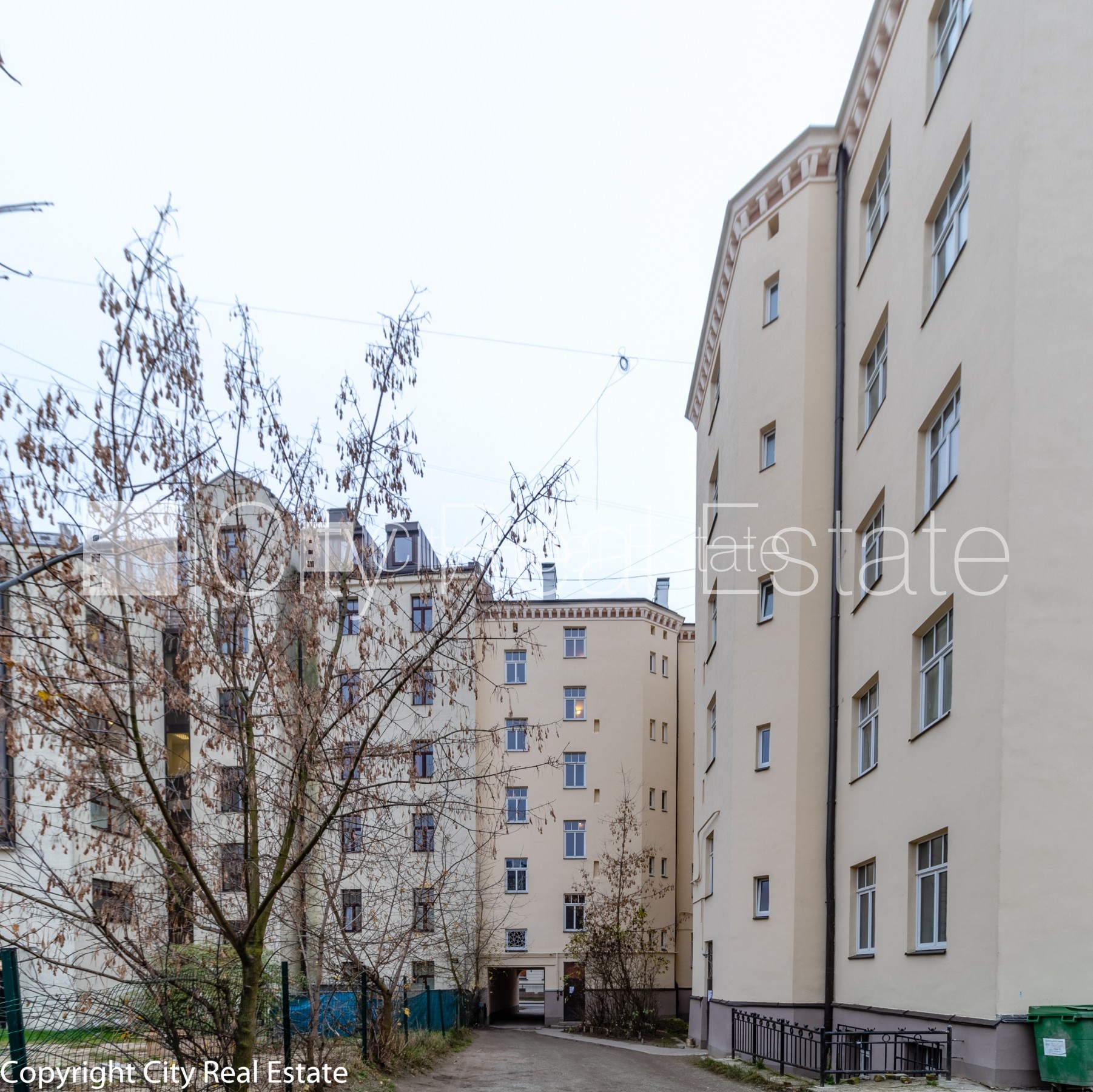 Sludinājumi. Fasādes māja, renovēta māja, vieta automašīnai, ieeja no ielas un pagalma, kāpņu telpa pēc Cena: 270 EUR/mēn Foto #25
