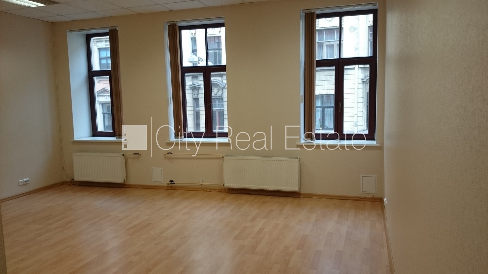 Объявление. Фасадный дом, реновированный дом, вход с улицы, лестничная клетка после косметического ремонта, Цена: 293 EUR/мес. Foto #2