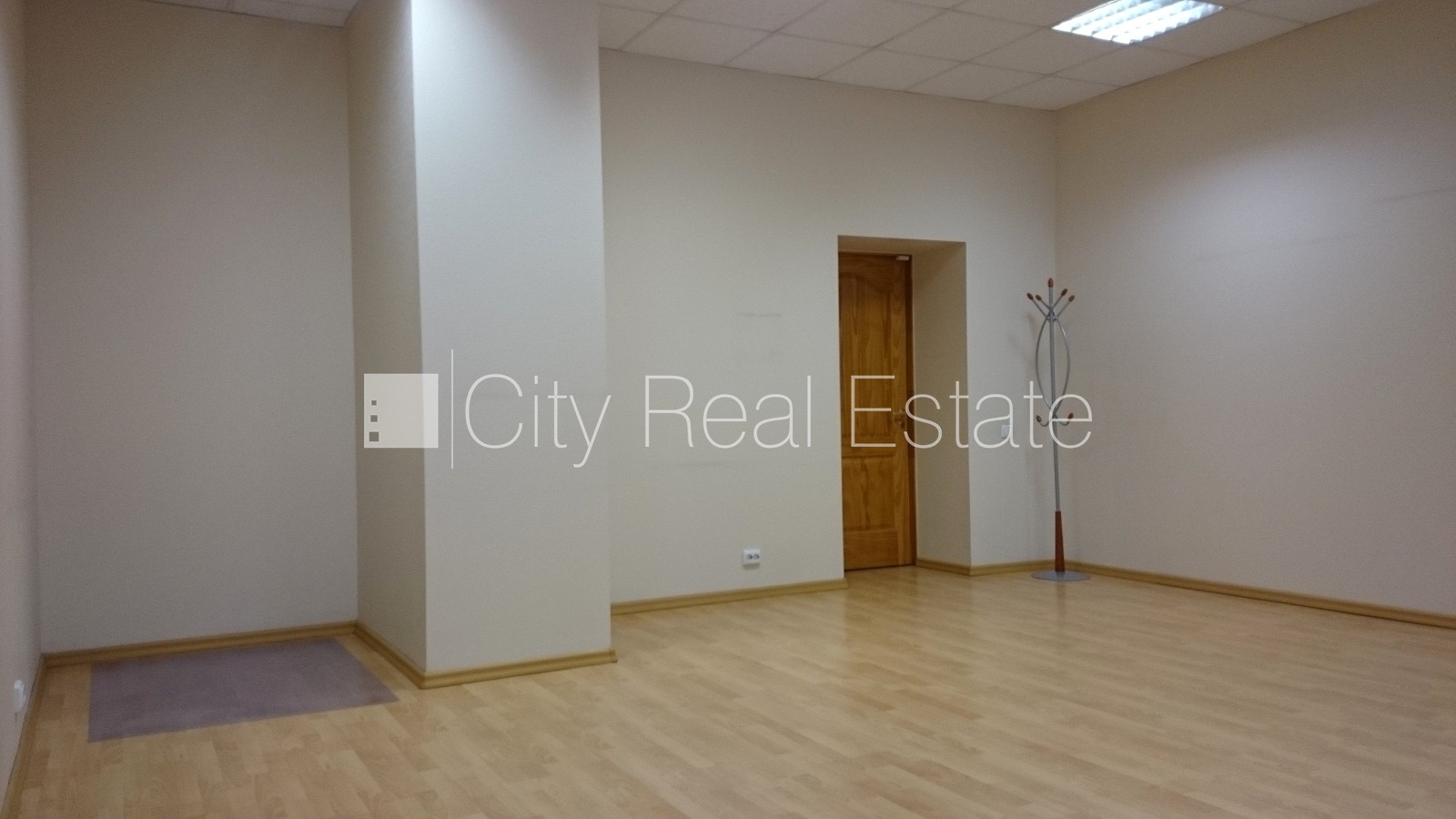 Объявление. Фасадный дом, реновированный дом, вход с улицы, лестничная клетка после косметического ремонта, Цена: 293 EUR/мес. Foto #4