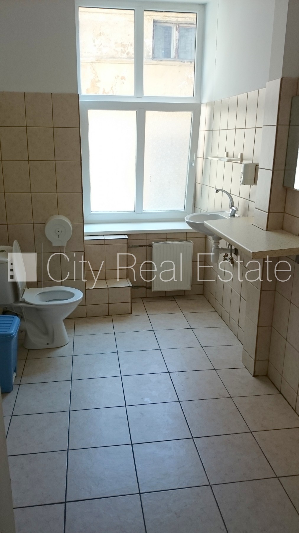 Объявление. Фасадный дом, реновированный дом, вход с улицы, лестничная клетка после косметического ремонта, Цена: 293 EUR/мес. Foto #7