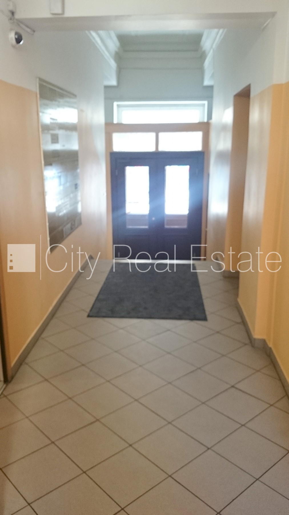 Объявление. Фасадный дом, реновированный дом, вход с улицы, лестничная клетка после косметического ремонта, Цена: 293 EUR/мес. Foto #8