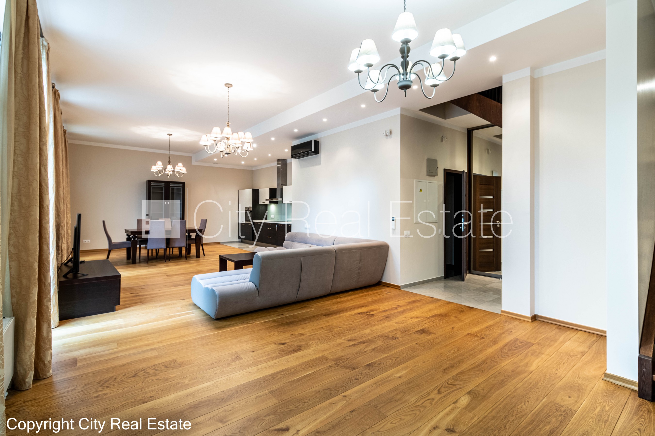 Sludinājumi. Zeme īpašumā, jaunceltne, labiekārtota apzaļumota teritorija, bruģēts piebraucamais ceļš, iežogota Cena: 700000 EUR Foto #6