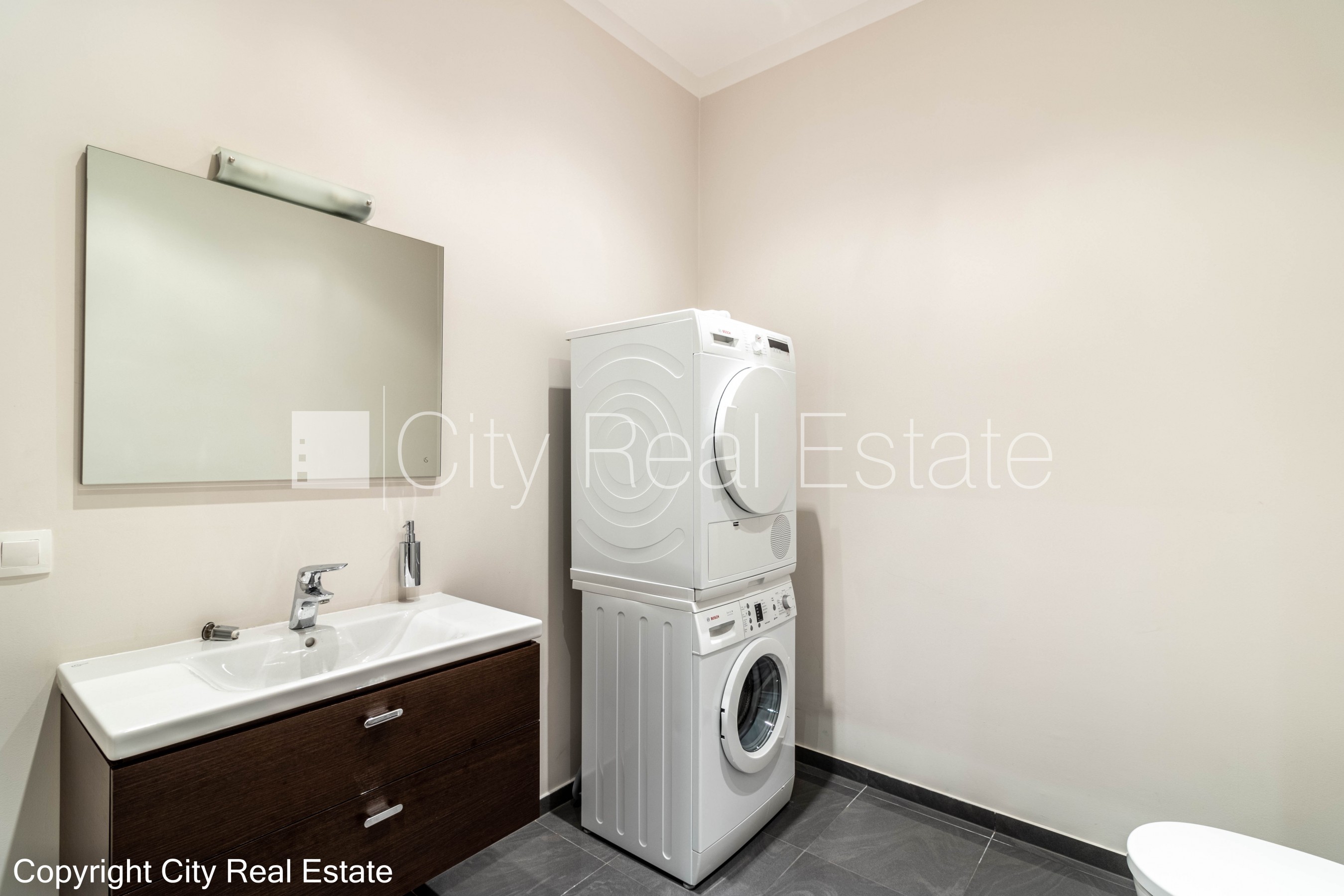 Sludinājumi. Zeme īpašumā, jaunceltne, labiekārtota apzaļumota teritorija, bruģēts piebraucamais ceļš, iežogota Cena: 700000 EUR Foto #15