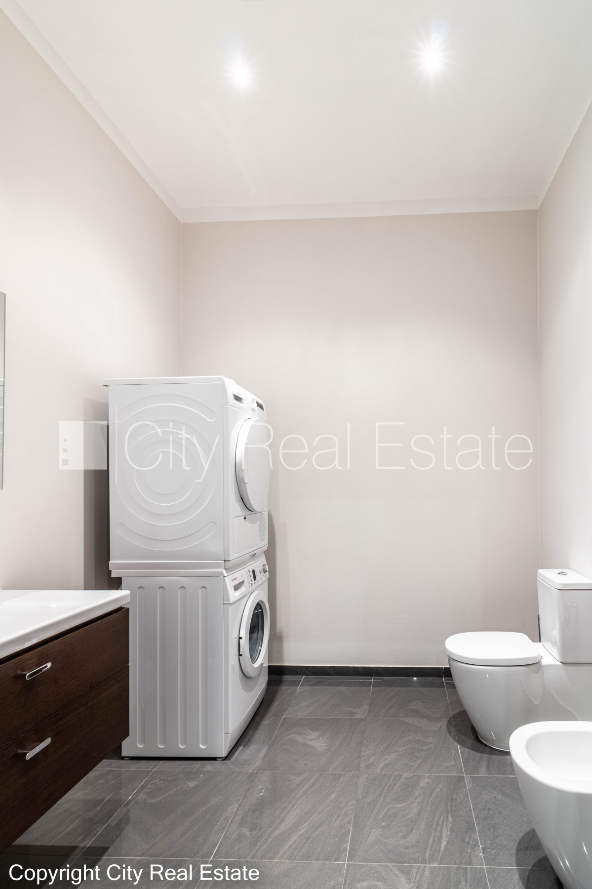 Sludinājumi. Zeme īpašumā, jaunceltne, labiekārtota apzaļumota teritorija, bruģēts piebraucamais ceļš, iežogota Cena: 700000 EUR Foto #16