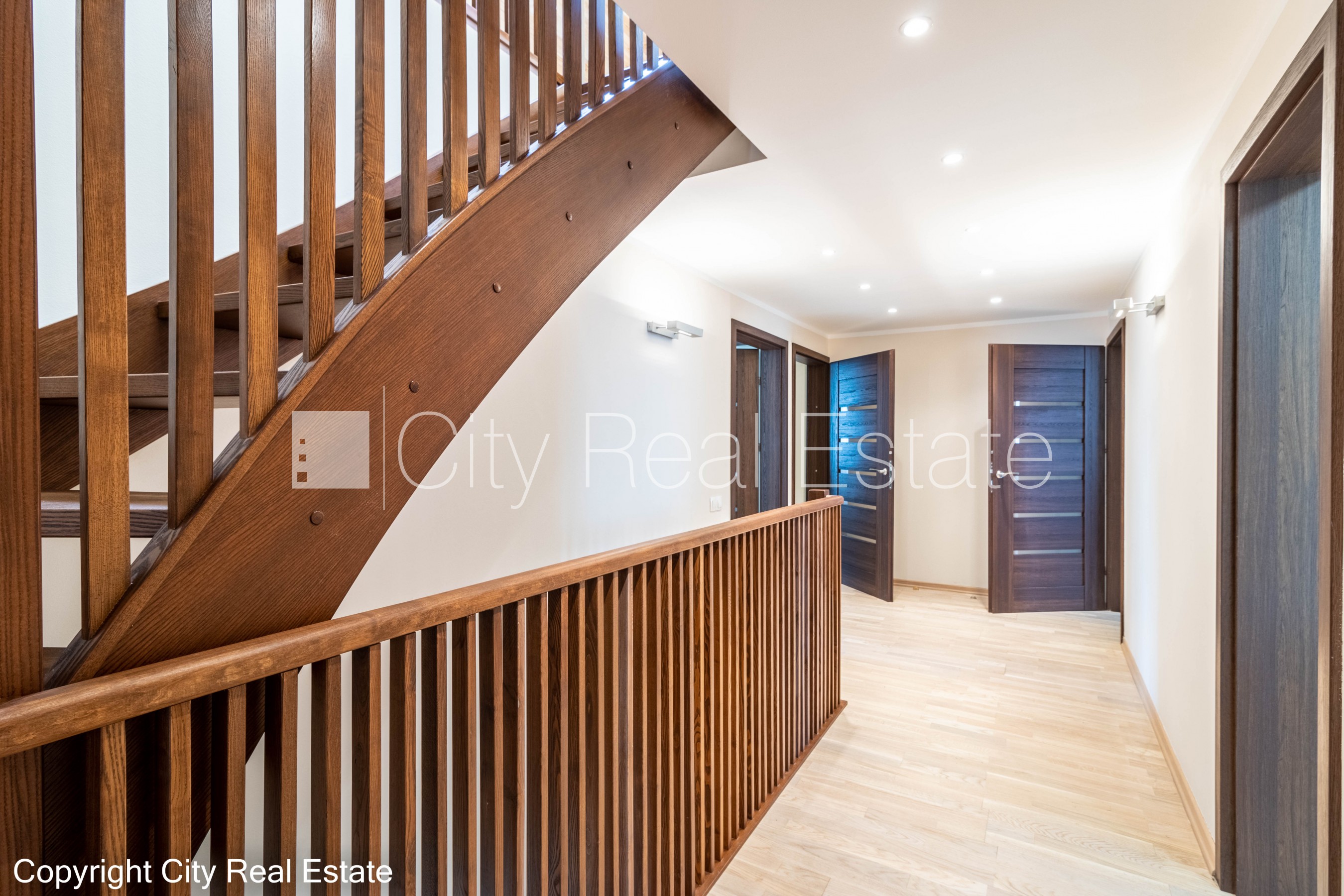 Sludinājumi. Zeme īpašumā, jaunceltne, labiekārtota apzaļumota teritorija, bruģēts piebraucamais ceļš, iežogota Cena: 700000 EUR Foto #8