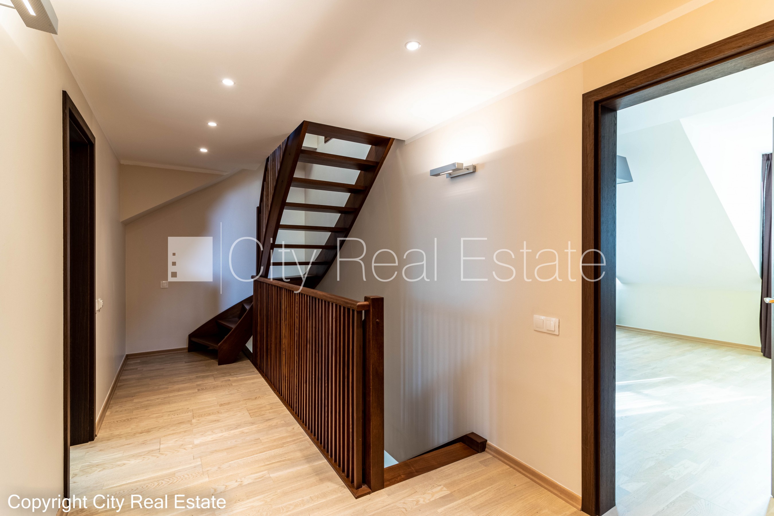 Sludinājumi. Zeme īpašumā, jaunceltne, labiekārtota apzaļumota teritorija, bruģēts piebraucamais ceļš, iežogota Cena: 700000 EUR Foto #22