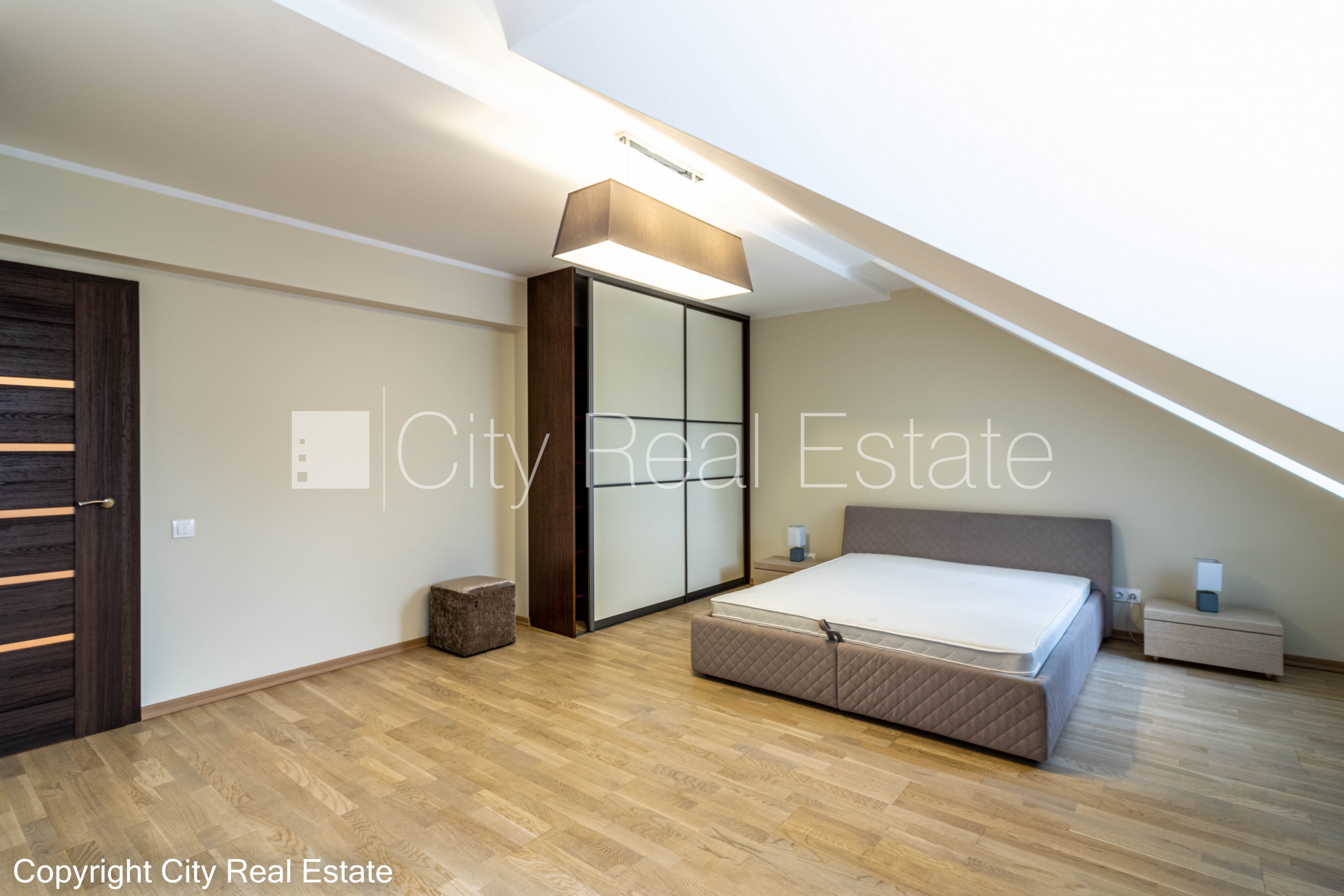 Sludinājumi. Zeme īpašumā, jaunceltne, labiekārtota apzaļumota teritorija, bruģēts piebraucamais ceļš, iežogota Cena: 700000 EUR Foto #10