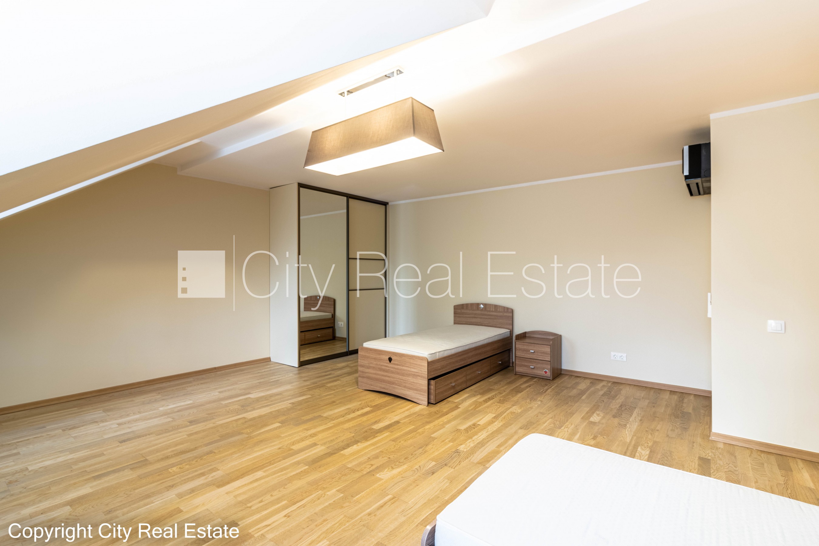 Sludinājumi. Zeme īpašumā, jaunceltne, labiekārtota apzaļumota teritorija, bruģēts piebraucamais ceļš, iežogota Cena: 700000 EUR Foto #18