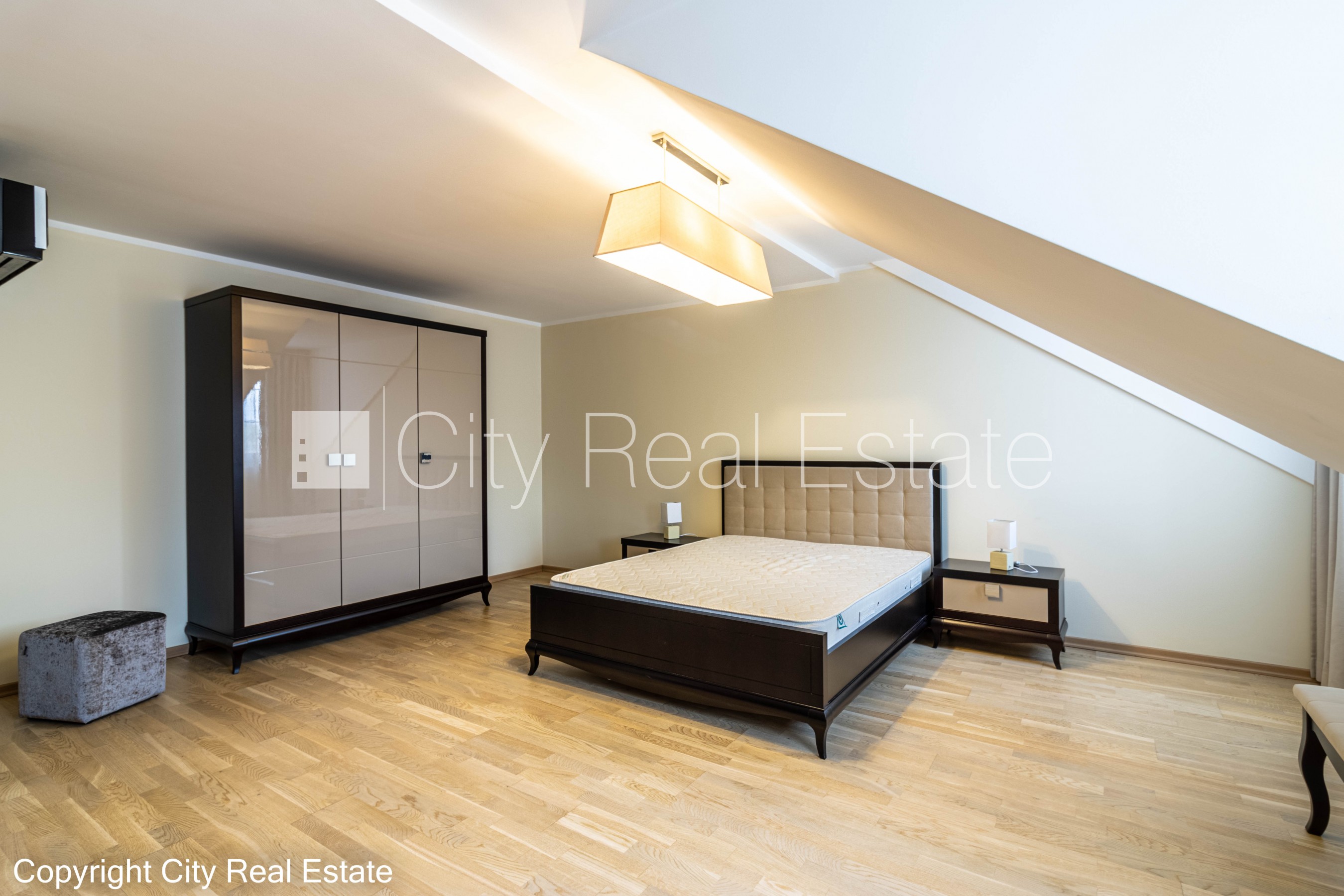 Sludinājumi. Zeme īpašumā, jaunceltne, labiekārtota apzaļumota teritorija, bruģēts piebraucamais ceļš, iežogota Cena: 700000 EUR Foto #13