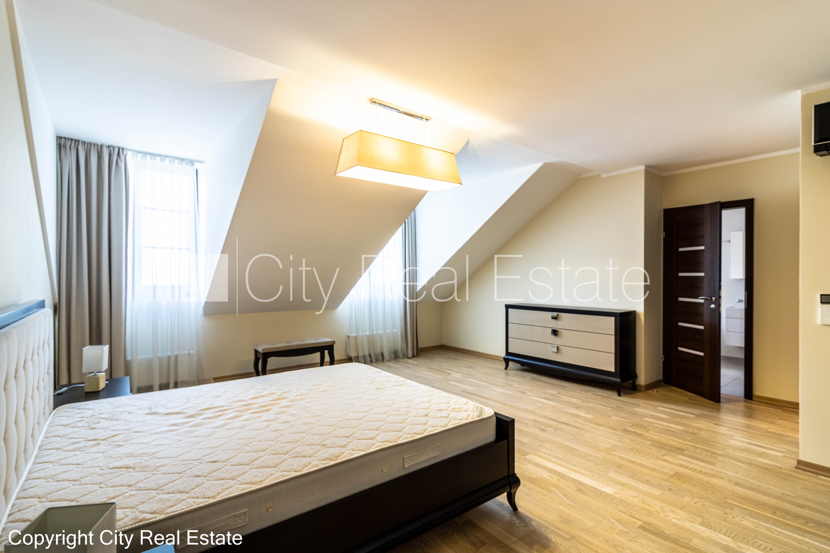 Sludinājumi. Zeme īpašumā, jaunceltne, labiekārtota apzaļumota teritorija, bruģēts piebraucamais ceļš, iežogota Cena: 700000 EUR Foto #14