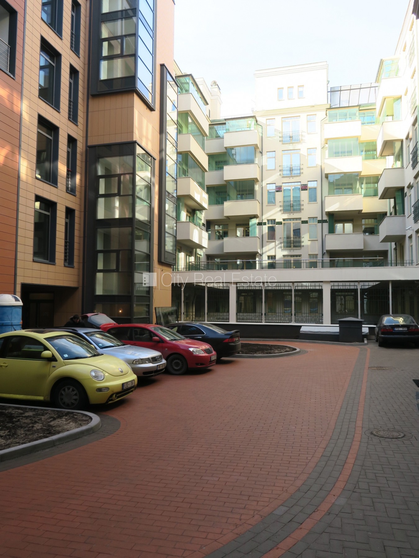 Sludinājumi. Jaunceltne, fasādes māja, labiekārtota apzaļumota teritorija, bruģēts piebraucamais ceļš, iespēja Cena: 1300 EUR/mēn Foto #20