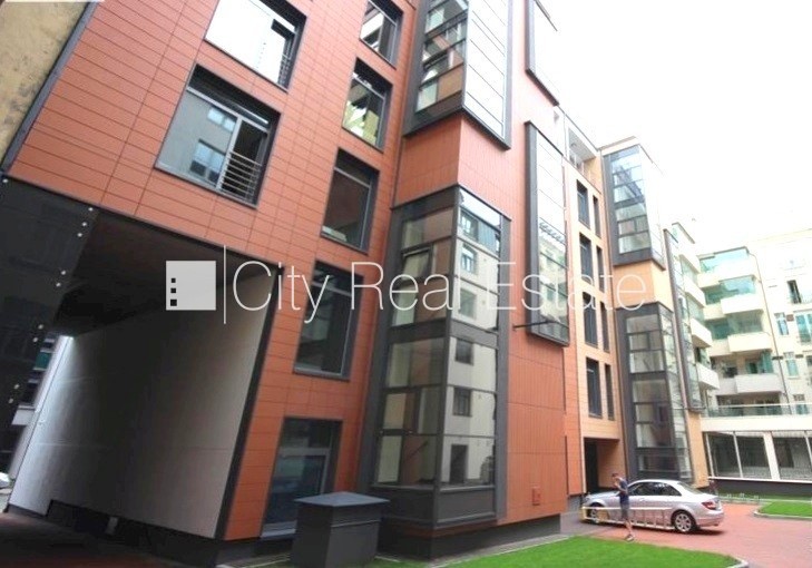 Sludinājumi. Jaunceltne, fasādes māja, labiekārtota apzaļumota teritorija, bruģēts piebraucamais ceļš, iespēja Cena: 1300 EUR/mēn Foto #25