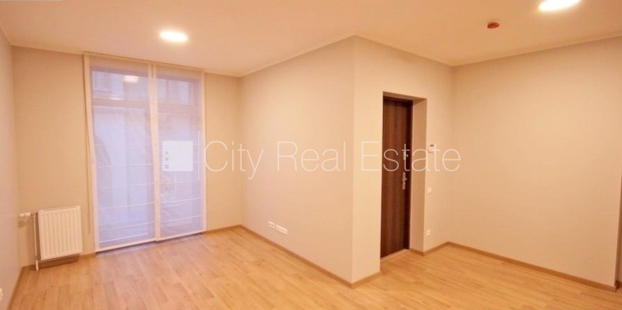 Sludinājumi. Jaunceltne, fasādes māja, labiekārtota apzaļumota teritorija, bruģēts piebraucamais ceļš, iespēja Cena: 1300 EUR/mēn Foto #5