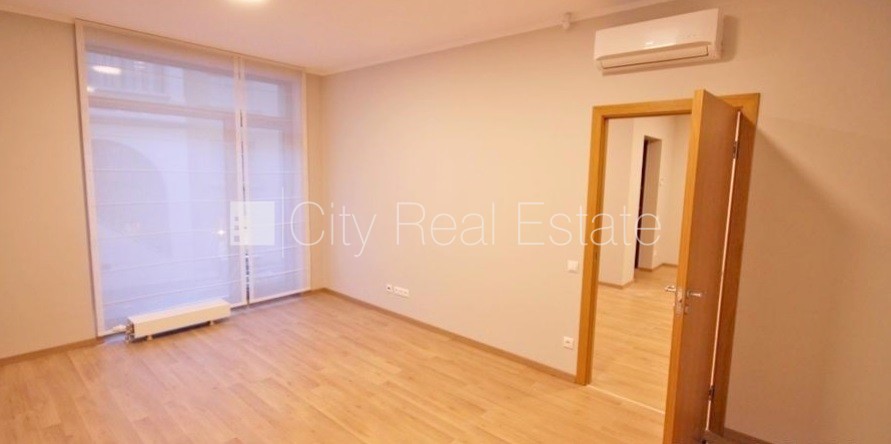 Sludinājumi. Jaunceltne, fasādes māja, labiekārtota apzaļumota teritorija, bruģēts piebraucamais ceļš, iespēja Cena: 1300 EUR/mēn Foto #10