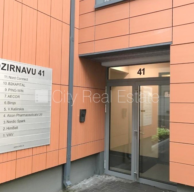 Sludinājumi. Jaunceltne, fasādes māja, labiekārtota apzaļumota teritorija, bruģēts piebraucamais ceļš, iespēja Cena: 1300 EUR/mēn Foto #18