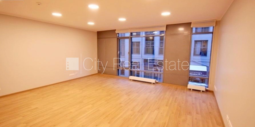 Sludinājumi. Jaunceltne, fasādes māja, labiekārtota apzaļumota teritorija, bruģēts piebraucamais ceļš, iespēja Cena: 1300 EUR/mēn Foto #1