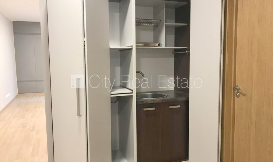 Sludinājumi. Jaunceltne, fasādes māja, labiekārtota apzaļumota teritorija, bruģēts piebraucamais ceļš, iespēja Cena: 1300 EUR/mēn Foto #12