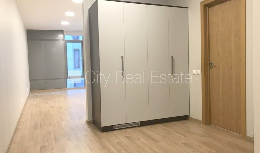 Sludinājumi. Jaunceltne, fasādes māja, labiekārtota apzaļumota teritorija, bruģēts piebraucamais ceļš, iespēja Cena: 1300 EUR/mēn Foto #11