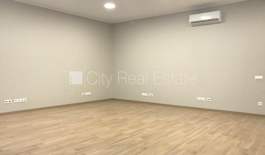 Sludinājumi. Jaunceltne, fasādes māja, labiekārtota apzaļumota teritorija, bruģēts piebraucamais ceļš, iespēja Cena: 1300 EUR/mēn Foto #7