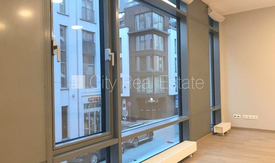 Sludinājumi. Jaunceltne, fasādes māja, labiekārtota apzaļumota teritorija, bruģēts piebraucamais ceļš, iespēja Cena: 1300 EUR/mēn Foto #4