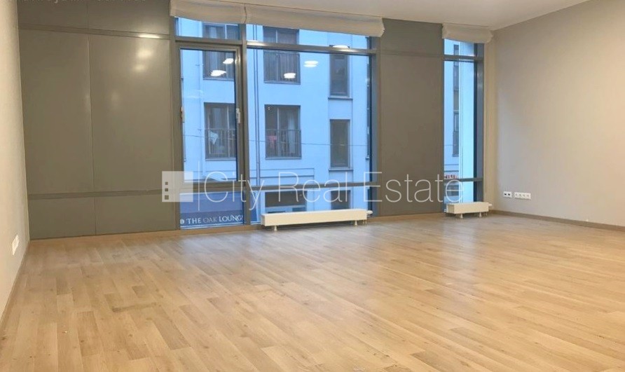 Sludinājumi. Jaunceltne, fasādes māja, labiekārtota apzaļumota teritorija, bruģēts piebraucamais ceļš, iespēja Cena: 1300 EUR/mēn Foto #3