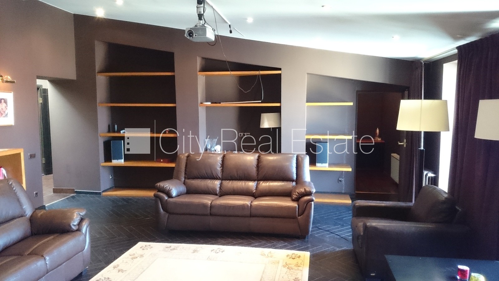 Sludinājumi. Mansards, ir lifts, franču balkons, logi vērsti uz pagalma pusi, viena istaba izolēta, viesistaba, Cena: 195000 EUR Foto #2