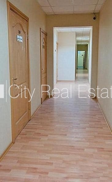 Sludinājumi. Fasādes māja, renovēta māja, ieeja no ielas, kāpņu telpa pēc kapitālā remonta, logi vērsti uz Cena: 180 EUR/mēn Foto #4