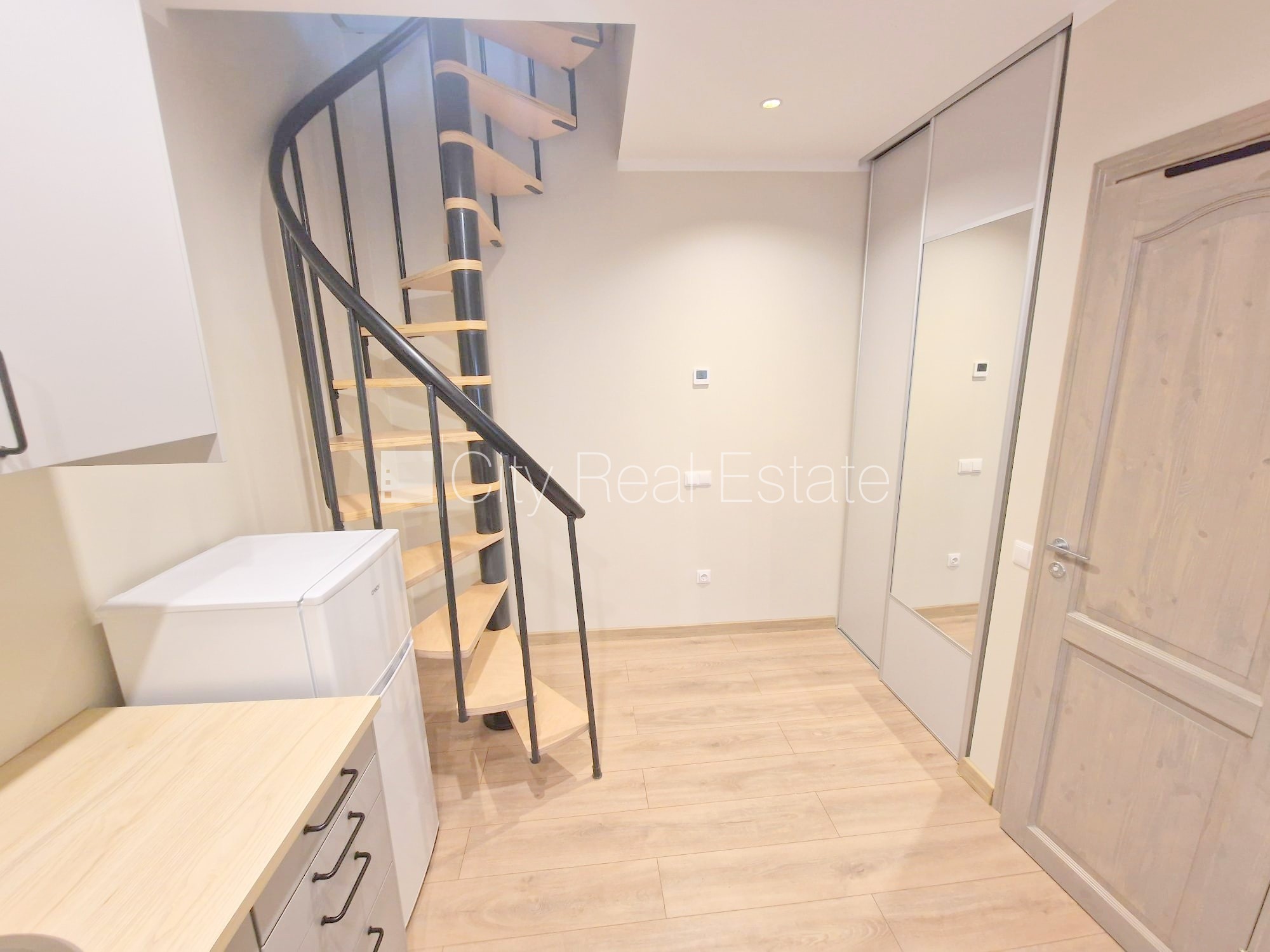 Sludinājumi. Privātmāja, pagalma māja, renovēta māja, apsargāts pagalms, ieeja no pagalma, logi vērsti uz Cena: 420 EUR/mēn Foto #8